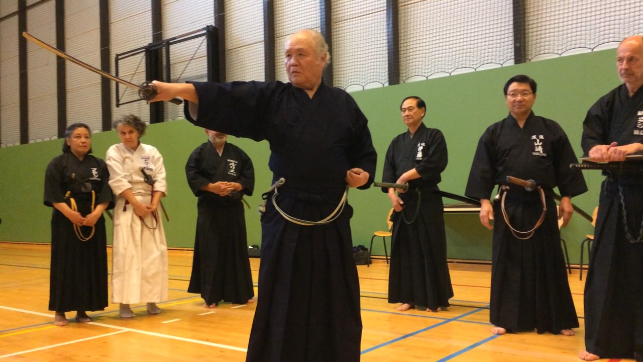 Tadao KOBAYASHI Sensei, Iaidō Hanshi 8° Dan, au cours d'un stage Muso Shinden Ryu
